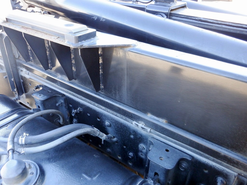 3t 新明和製 アームロール ツインシリンダー|中古トラックの販売・買取・査定のアイナビ