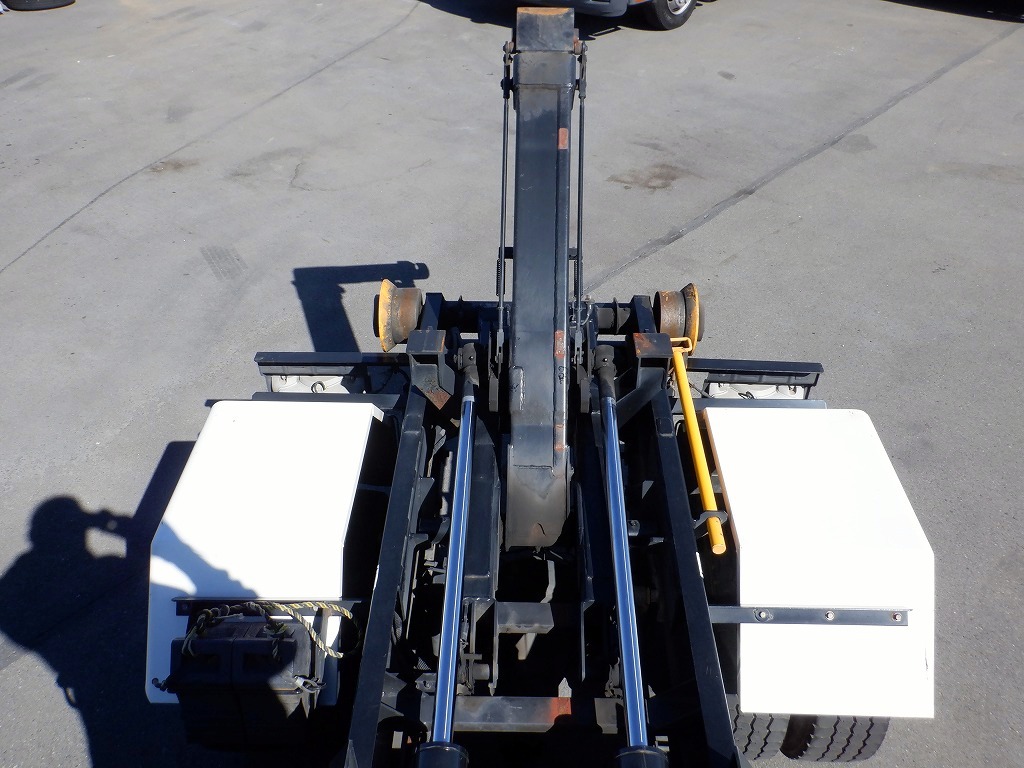 3t 新明和製 アームロール ツインシリンダー|中古トラックの販売・買取・査定のアイナビ