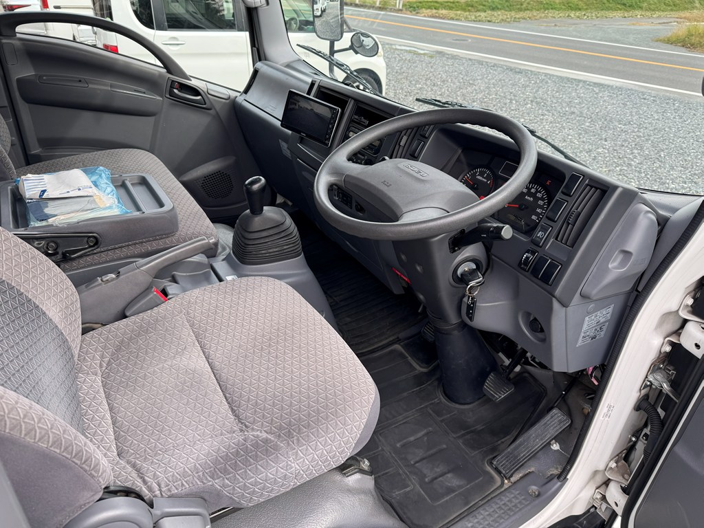 平成30年式☆エルフ超ロング タダノ4段ラジコンフックイン|中古トラックの販売・買取・査定のアイナビ