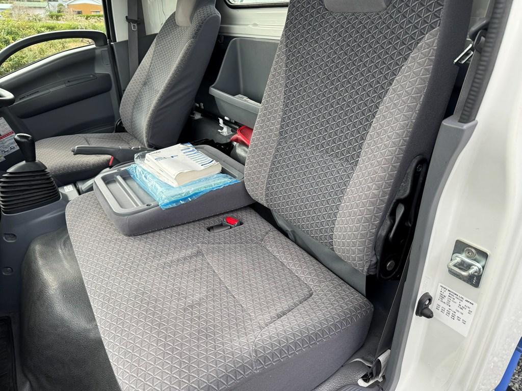 平成30年式☆エルフ超ロング タダノ4段ラジコンフックイン|中古トラックの販売・買取・査定のアイナビ