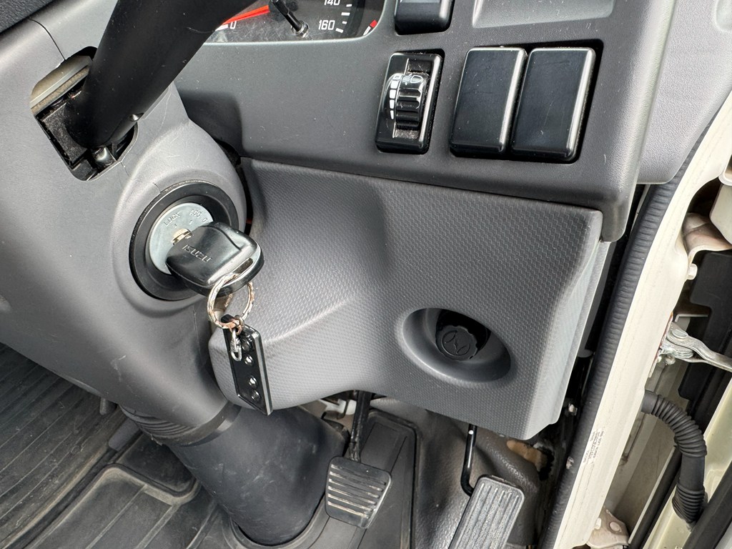 平成30年式☆エルフ超ロング タダノ4段ラジコンフックイン|中古トラックの販売・買取・査定のアイナビ