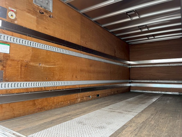 跳上式パワーゲート★後輪エアサス★6300×フルワイド★ベッド付|中古トラックの販売・買取・査定のアイナビ