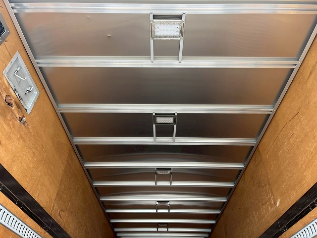 跳上式パワーゲート★後輪エアサス★6300×フルワイド★ベッド付|中古トラックの販売・買取・査定のアイナビ