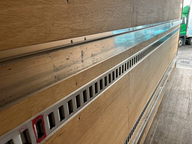 跳上式パワーゲート★後輪エアサス★6300×フルワイド★ベッド付|中古トラックの販売・買取・査定のアイナビ