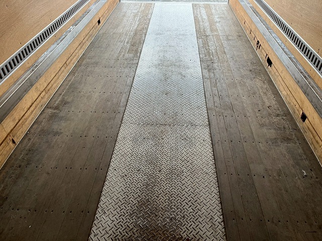 跳上式パワーゲート★後輪エアサス★6300×フルワイド★ベッド付|中古トラックの販売・買取・査定のアイナビ