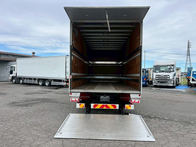 跳上式パワーゲート★後輪エアサス★6300×フルワイド★ベッド付|中古トラックの販売・買取・査定のアイナビ