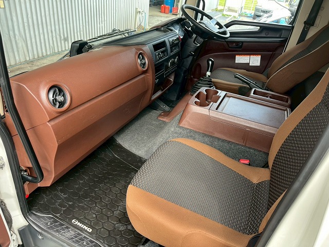 跳上式パワーゲート★後輪エアサス★6300×フルワイド★ベッド付|中古トラックの販売・買取・査定のアイナビ