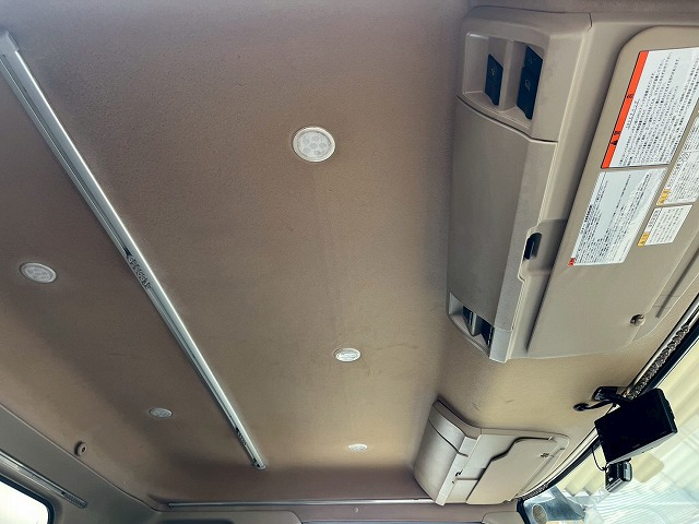 跳上式パワーゲート★後輪エアサス★6300×フルワイド★ベッド付|中古トラックの販売・買取・査定のアイナビ