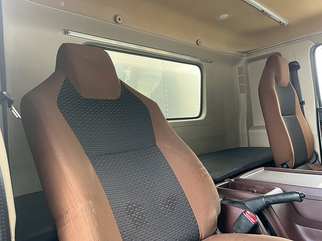 跳上式パワーゲート★後輪エアサス★6300×フルワイド★ベッド付|中古トラックの販売・買取・査定のアイナビ