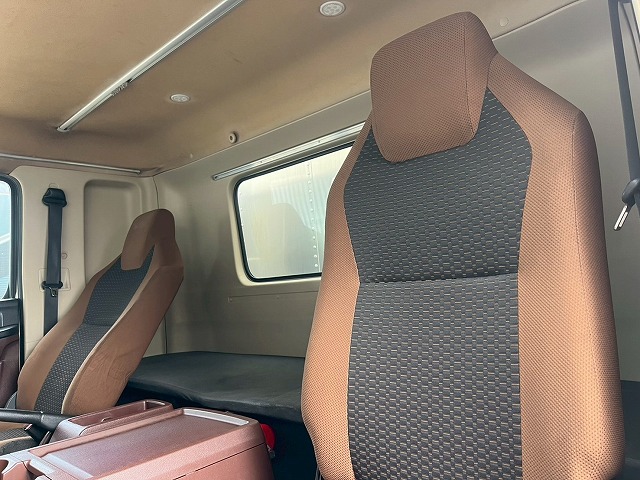 跳上式パワーゲート★後輪エアサス★6300×フルワイド★ベッド付|中古トラックの販売・買取・査定のアイナビ