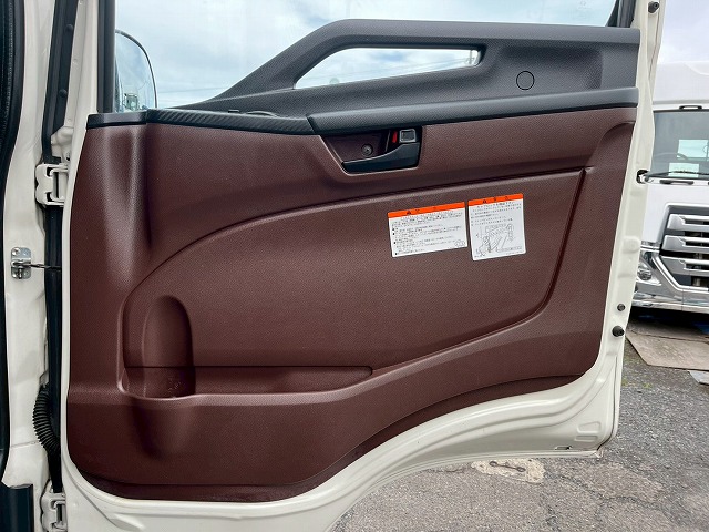 跳上式パワーゲート★後輪エアサス★6300×フルワイド★ベッド付|中古トラックの販売・買取・査定のアイナビ