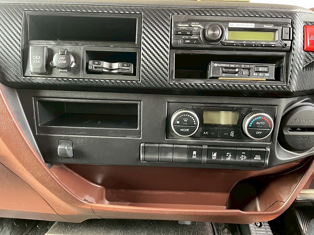 跳上式パワーゲート★後輪エアサス★6300×フルワイド★ベッド付|中古トラックの販売・買取・査定のアイナビ