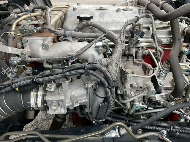 跳上式パワーゲート★後輪エアサス★6300×フルワイド★ベッド付|中古トラックの販売・買取・査定のアイナビ