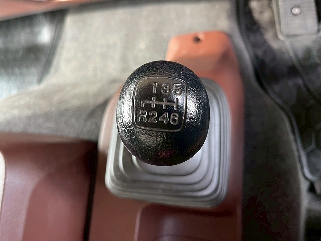 跳上式パワーゲート★後輪エアサス★6300×フルワイド★ベッド付|中古トラックの販売・買取・査定のアイナビ