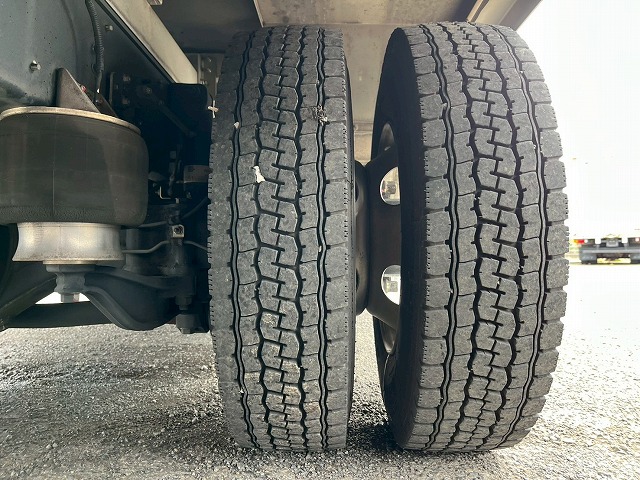 跳上式パワーゲート★後輪エアサス★6300×フルワイド★ベッド付|中古トラックの販売・買取・査定のアイナビ