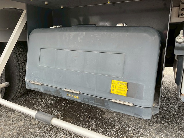 跳上式パワーゲート★後輪エアサス★6300×フルワイド★ベッド付|中古トラックの販売・買取・査定のアイナビ