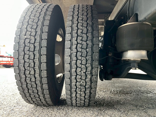 跳上式パワーゲート★後輪エアサス★6300×フルワイド★ベッド付|中古トラックの販売・買取・査定のアイナビ