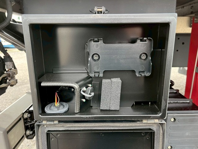 跳上式パワーゲート★後輪エアサス★6300×フルワイド★ベッド付|中古トラックの販売・買取・査定のアイナビ