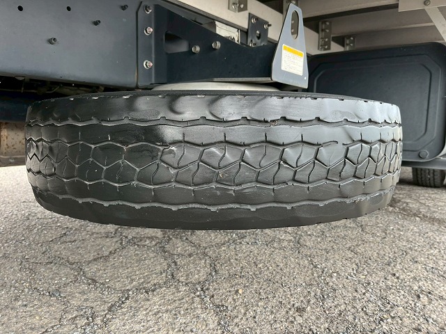 跳上式パワーゲート★後輪エアサス★6300×フルワイド★ベッド付|中古トラックの販売・買取・査定のアイナビ