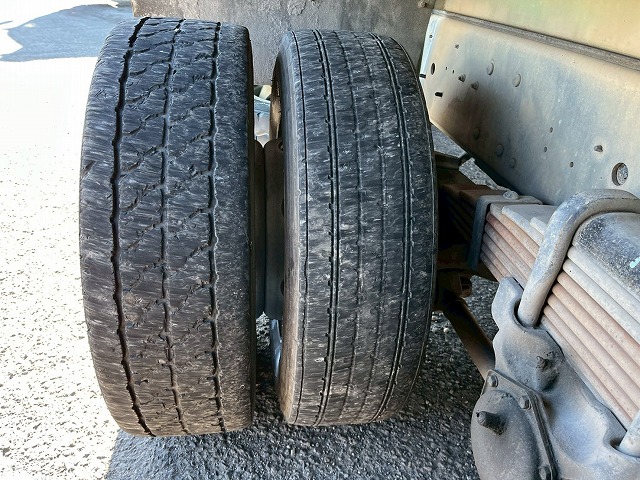 車検付★増トン★11トン積載★6×4!3軸2デフ★KYB製・8.9立米|中古トラックの販売・買取・査定のアイナビ