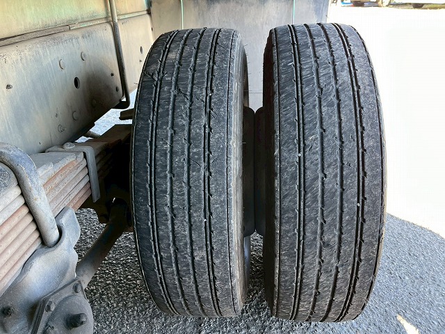 車検付★増トン★11トン積載★6×4!3軸2デフ★KYB製・8.9立米|中古トラックの販売・買取・査定のアイナビ