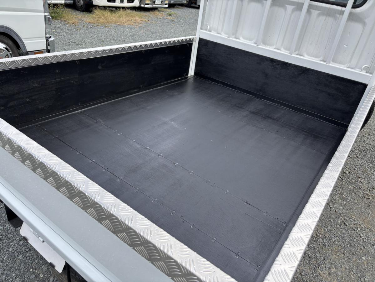 キャンターWキャブ 低床 1.7t メッキパーツ多数|中古トラックの販売・買取・査定のアイナビ