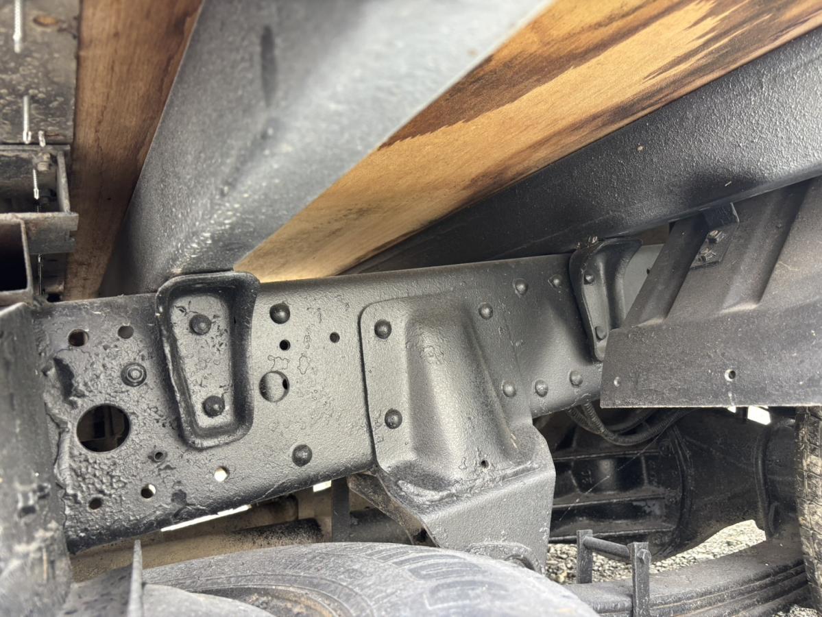 キャンターWキャブ 低床 1.7t メッキパーツ多数|中古トラックの販売・買取・査定のアイナビ