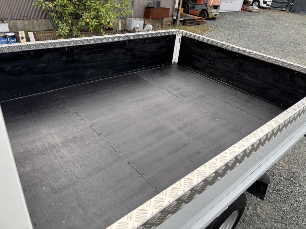 キャンターWキャブ 低床 1.7t メッキパーツ多数|中古トラックの販売・買取・査定のアイナビ