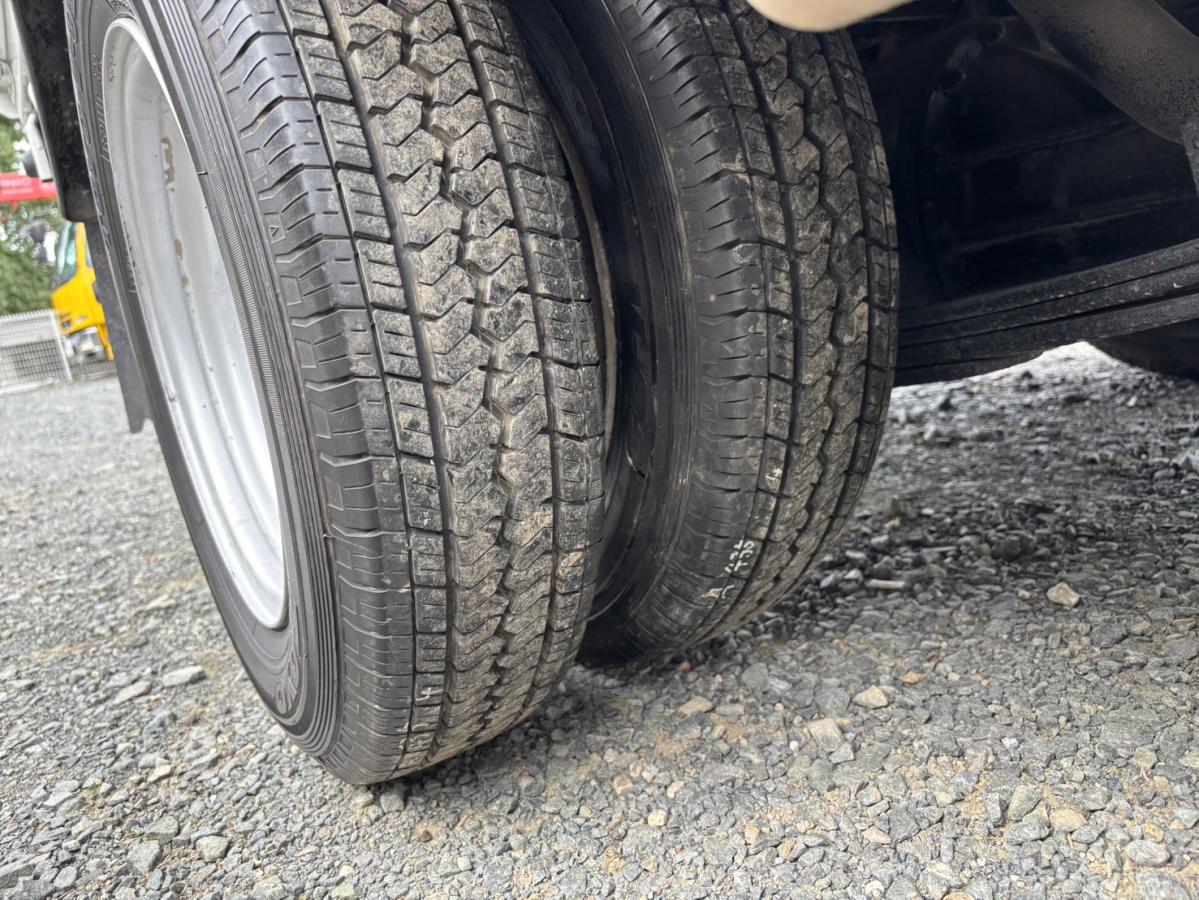 キャンターWキャブ 低床 1.7t メッキパーツ多数|中古トラックの販売・買取・査定のアイナビ