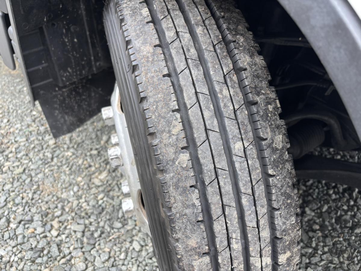 キャンターWキャブ 低床 1.7t メッキパーツ多数|中古トラックの販売・買取・査定のアイナビ