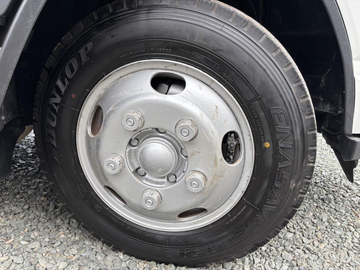 キャンターWキャブ 低床 1.7t メッキパーツ多数|中古トラックの販売・買取・査定のアイナビ