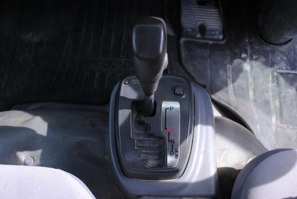 H28 エルフ 3段クレーン ラジコン 積載2.85t 標準|中古トラックの販売・買取・査定のアイナビ