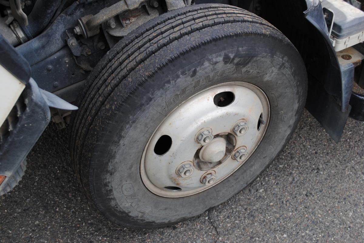 H28 エルフ 3段クレーン ラジコン 積載2.85t 標準|中古トラックの販売・買取・査定のアイナビ