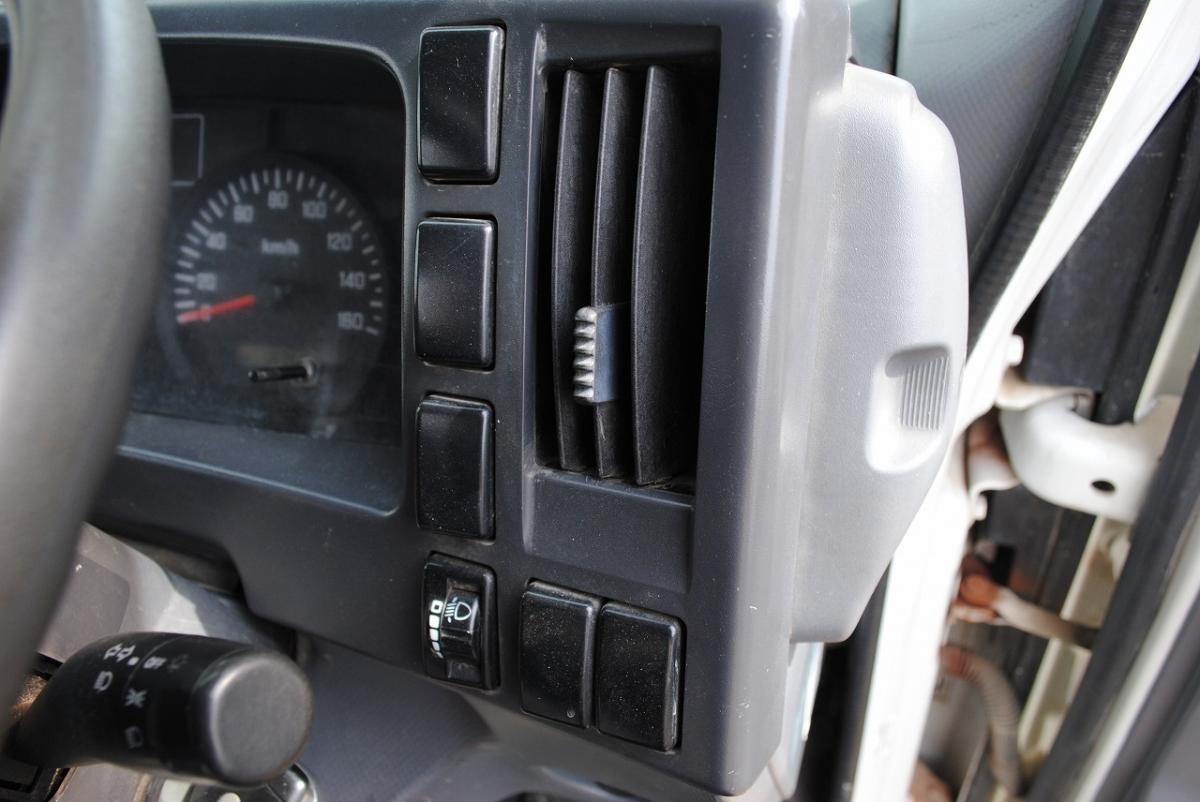 H28 エルフ 3段クレーン ラジコン 積載2.85t 標準|中古トラックの販売・買取・査定のアイナビ