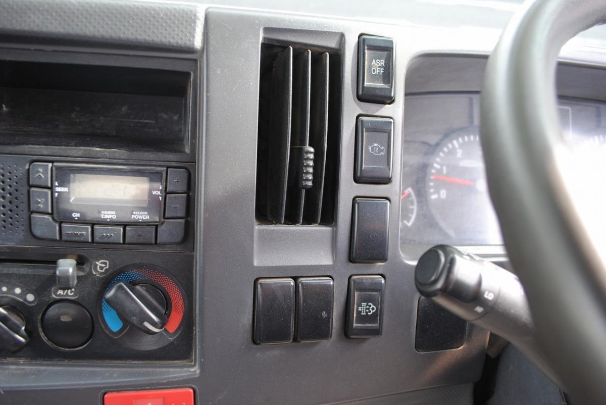 H28 エルフ 3段クレーン ラジコン 積載2.85t 標準|中古トラックの販売・買取・査定のアイナビ