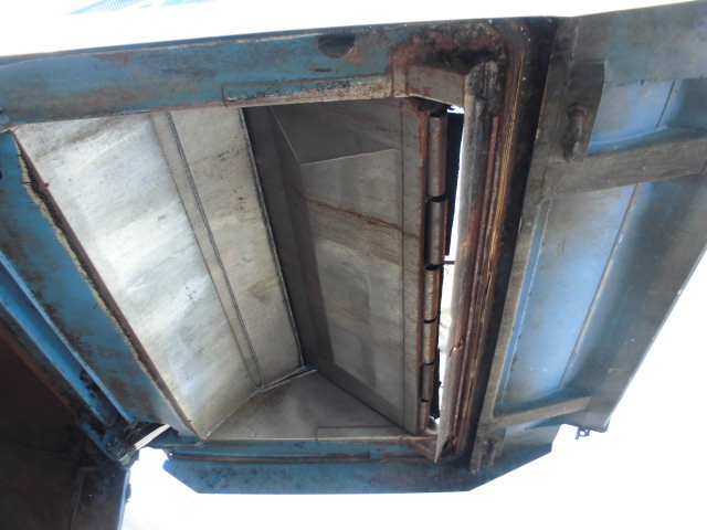 2Tパッカー車回転式ダンプ式塵芥車5立米新明和連続動作|中古トラックの販売・買取・査定のアイナビ