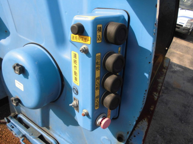 2Tパッカー車回転式ダンプ式塵芥車5立米新明和連続動作|中古トラックの販売・買取・査定のアイナビ