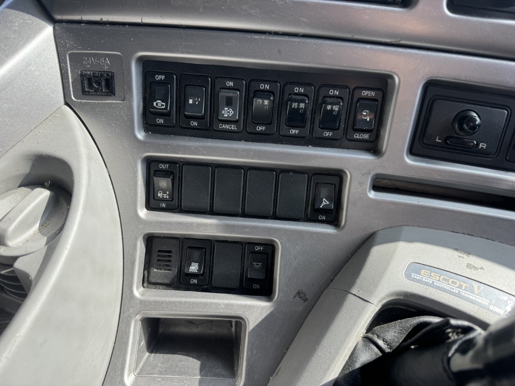 平ボディー 4軸低床 エアサス|中古トラックの販売・買取・査定のアイナビ