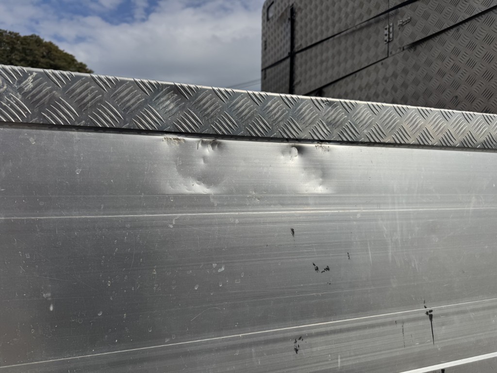 平ボディー 4軸低床 エアサス|中古トラックの販売・買取・査定のアイナビ