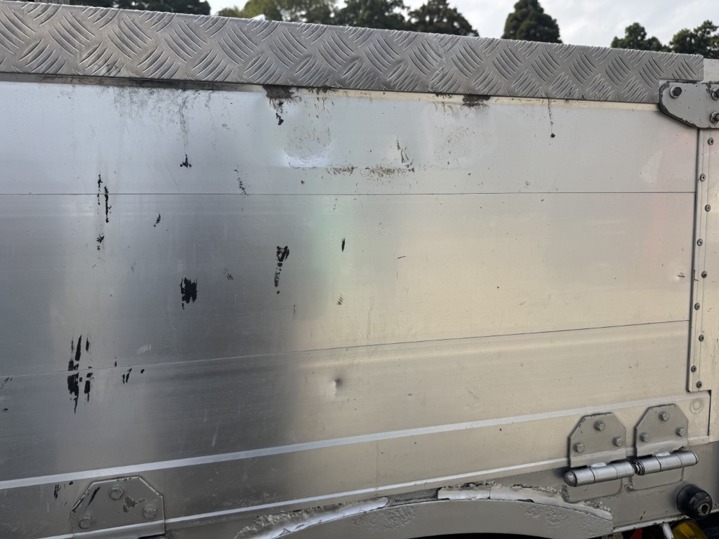 平ボディー 4軸低床 エアサス|中古トラックの販売・買取・査定のアイナビ