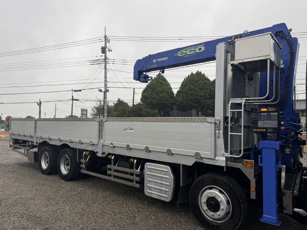 4軸低床エアサス4段ブームアルミ平タダノラジコンF7|中古トラックの販売・買取・査定のアイナビ