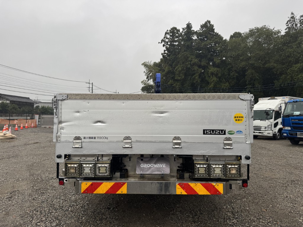 4軸低床エアサス4段ブームアルミ平タダノラジコンF7|中古トラックの販売・買取・査定のアイナビ