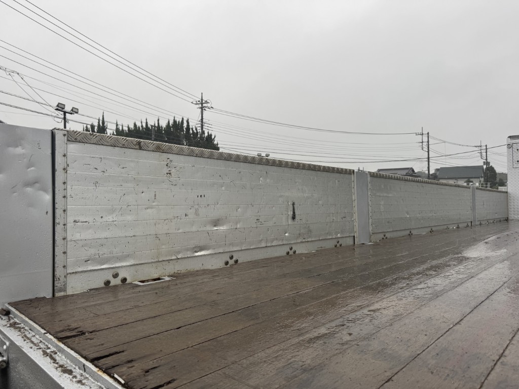 4軸低床エアサス4段ブームアルミ平タダノラジコンF7|中古トラックの販売・買取・査定のアイナビ