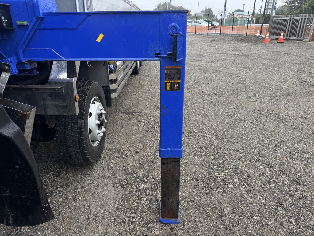 4軸低床エアサス4段ブームアルミ平タダノラジコンF7|中古トラックの販売・買取・査定のアイナビ