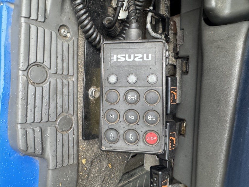 4軸低床エアサス4段ブームアルミ平タダノラジコンF7|中古トラックの販売・買取・査定のアイナビ