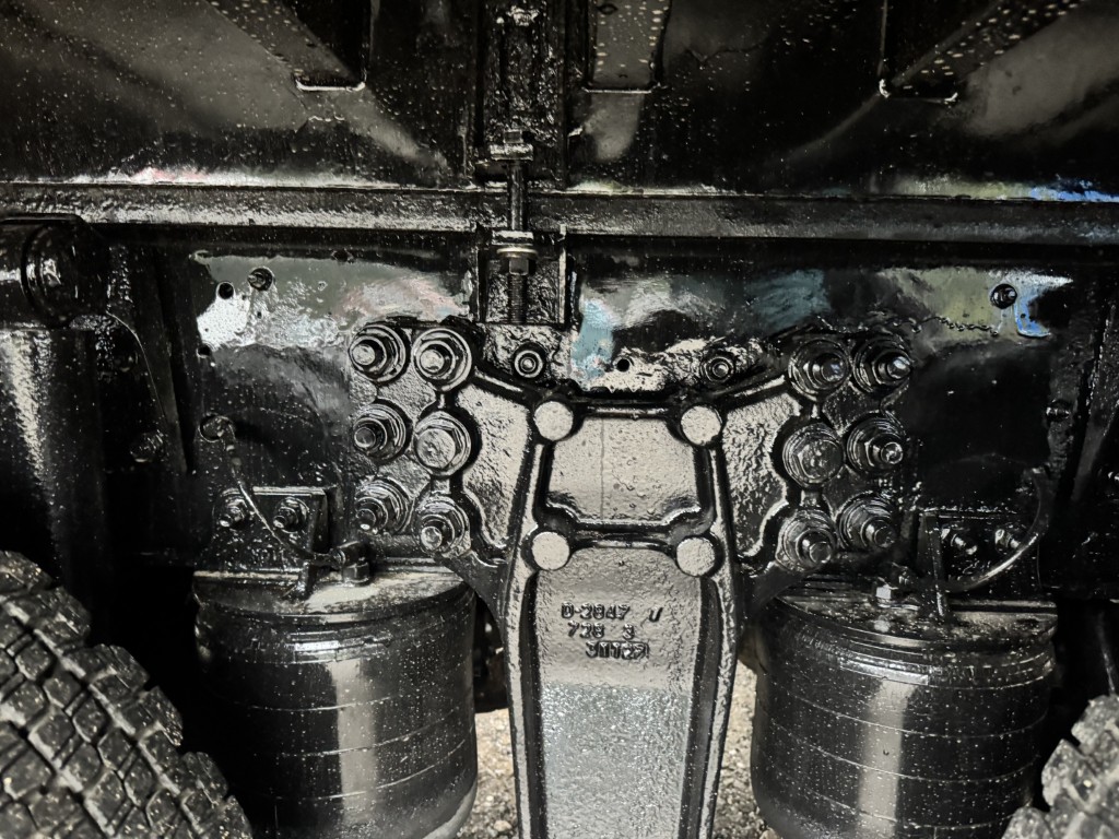 4軸低床エアサス4段ブームアルミ平タダノラジコンF7|中古トラックの販売・買取・査定のアイナビ