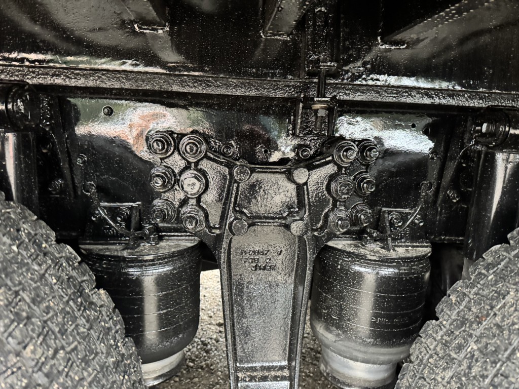 4軸低床エアサス4段ブームアルミ平タダノラジコンF7|中古トラックの販売・買取・査定のアイナビ