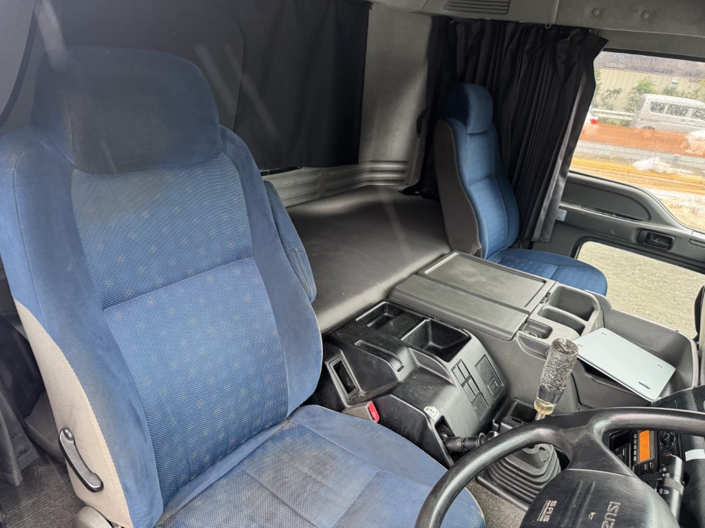 4軸低床エアサス4段ブームアルミ平タダノラジコンF7|中古トラックの販売・買取・査定のアイナビ