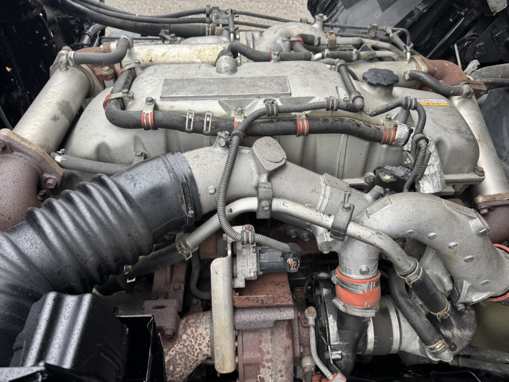 4軸低床エアサス4段ブームアルミ平タダノラジコンF7|中古トラックの販売・買取・査定のアイナビ