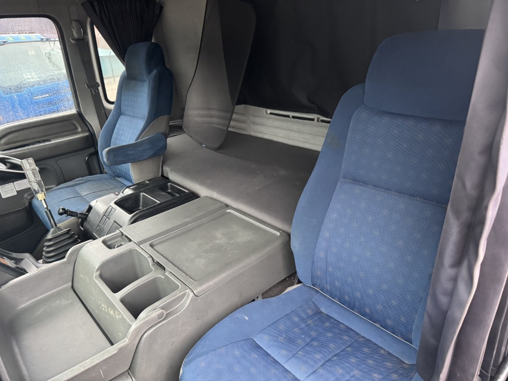 4軸低床エアサス4段ブームアルミ平タダノラジコンF7|中古トラックの販売・買取・査定のアイナビ